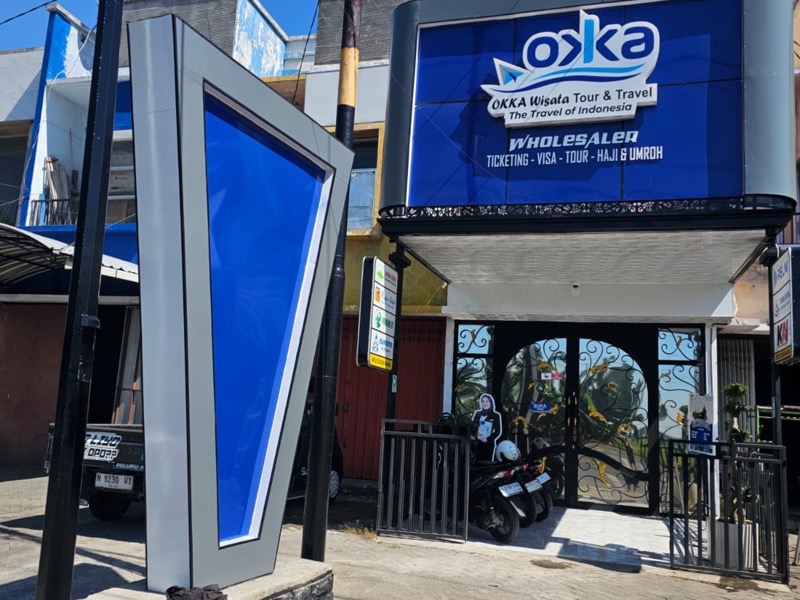 Tampak depan kantor Okkatravel Pasuruan
