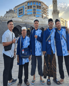 Jamaah sedang menunaikan ibadah